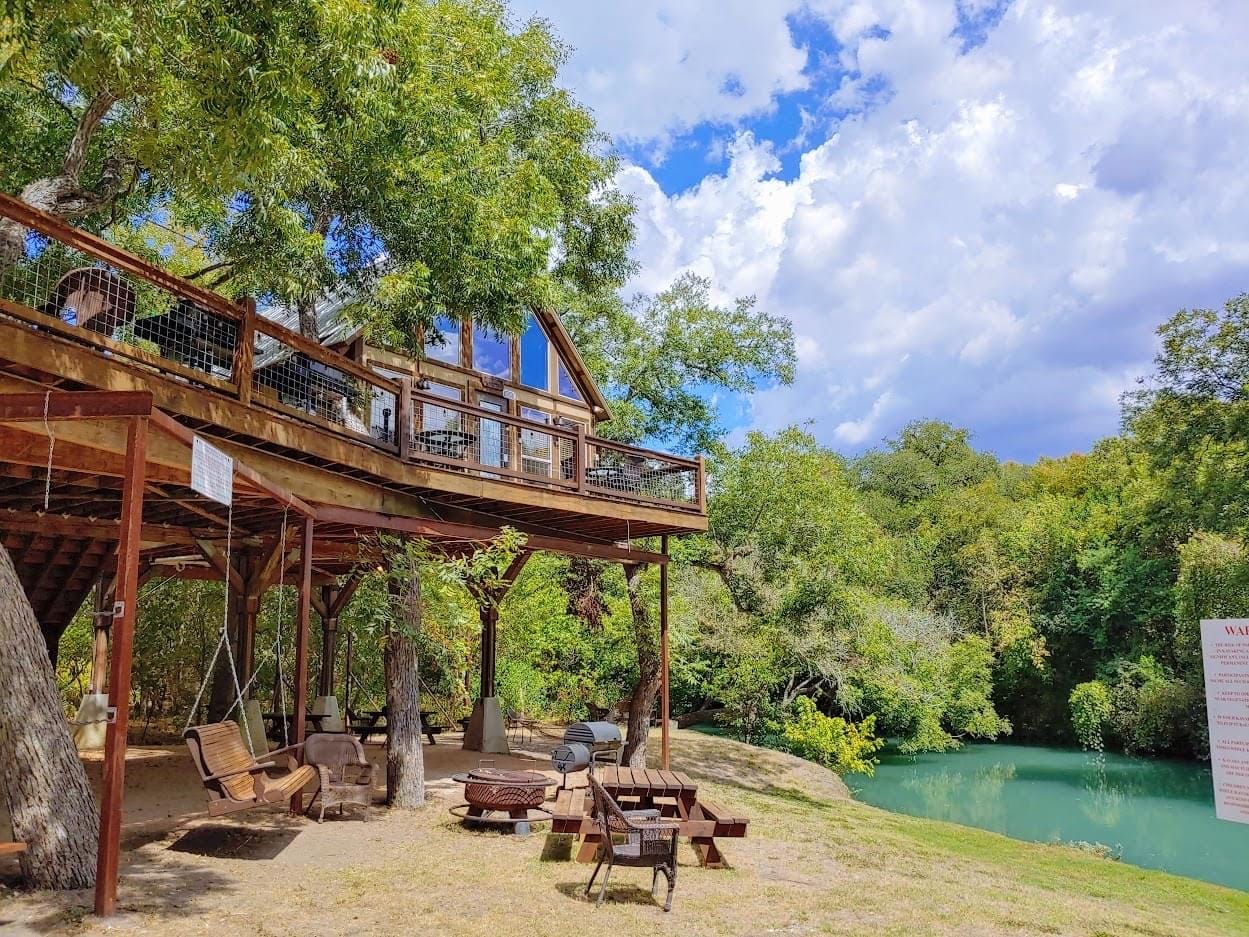 Sweet Medicine Waterfront Treehouse